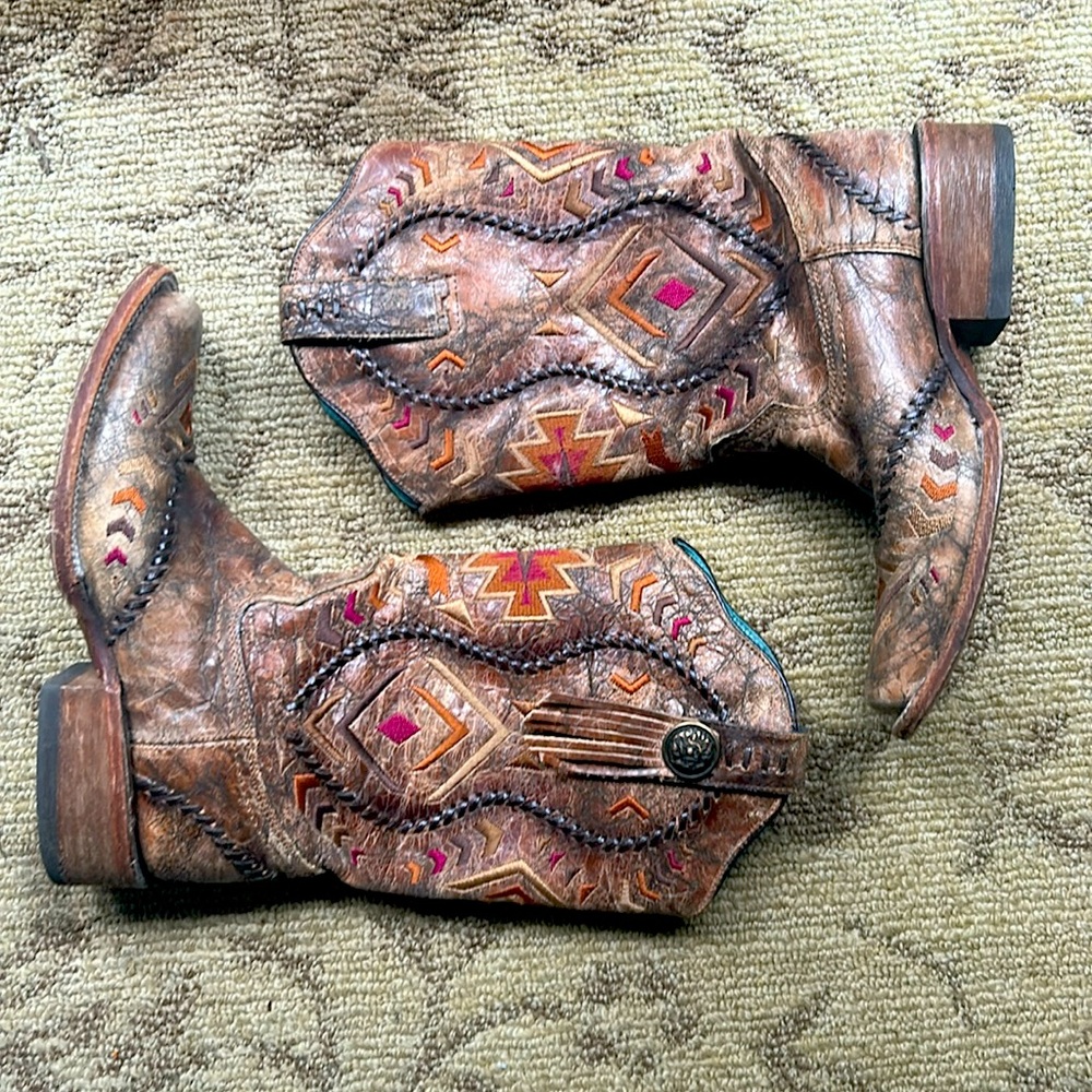 CORRAL boots size 6, cowboy boots